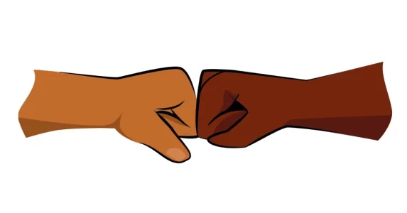 uma mão branca na esquerda tocando uma mão preta na direita para representar o antirracismo